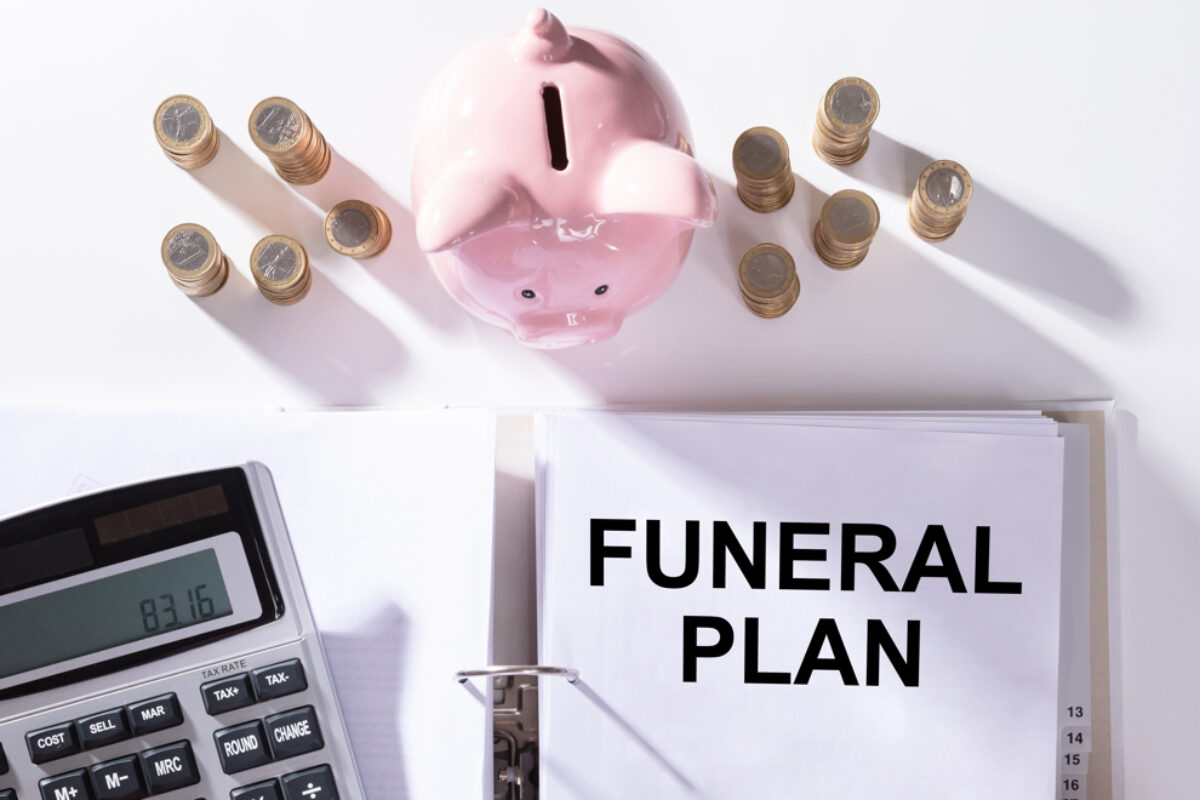 Funeral planning with piggy bank