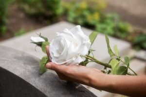 Funeral Flowers and Decorations: A Guide to UK Traditions and Alternatives